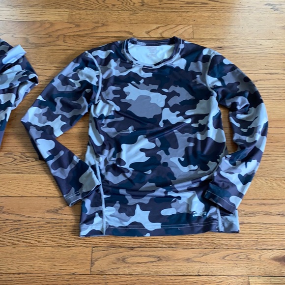 East bay under armor - Picture 1 of 3